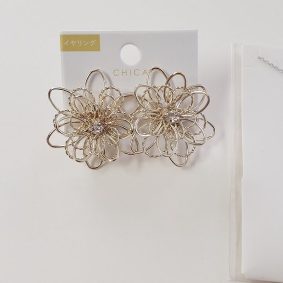 NWT Flower Cutout Earrings Horse Shoe Necklace - Picture 3 of 11